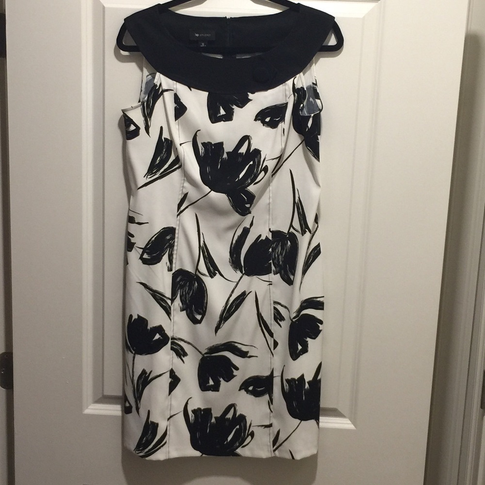 Classy sleeveless wide collar dress